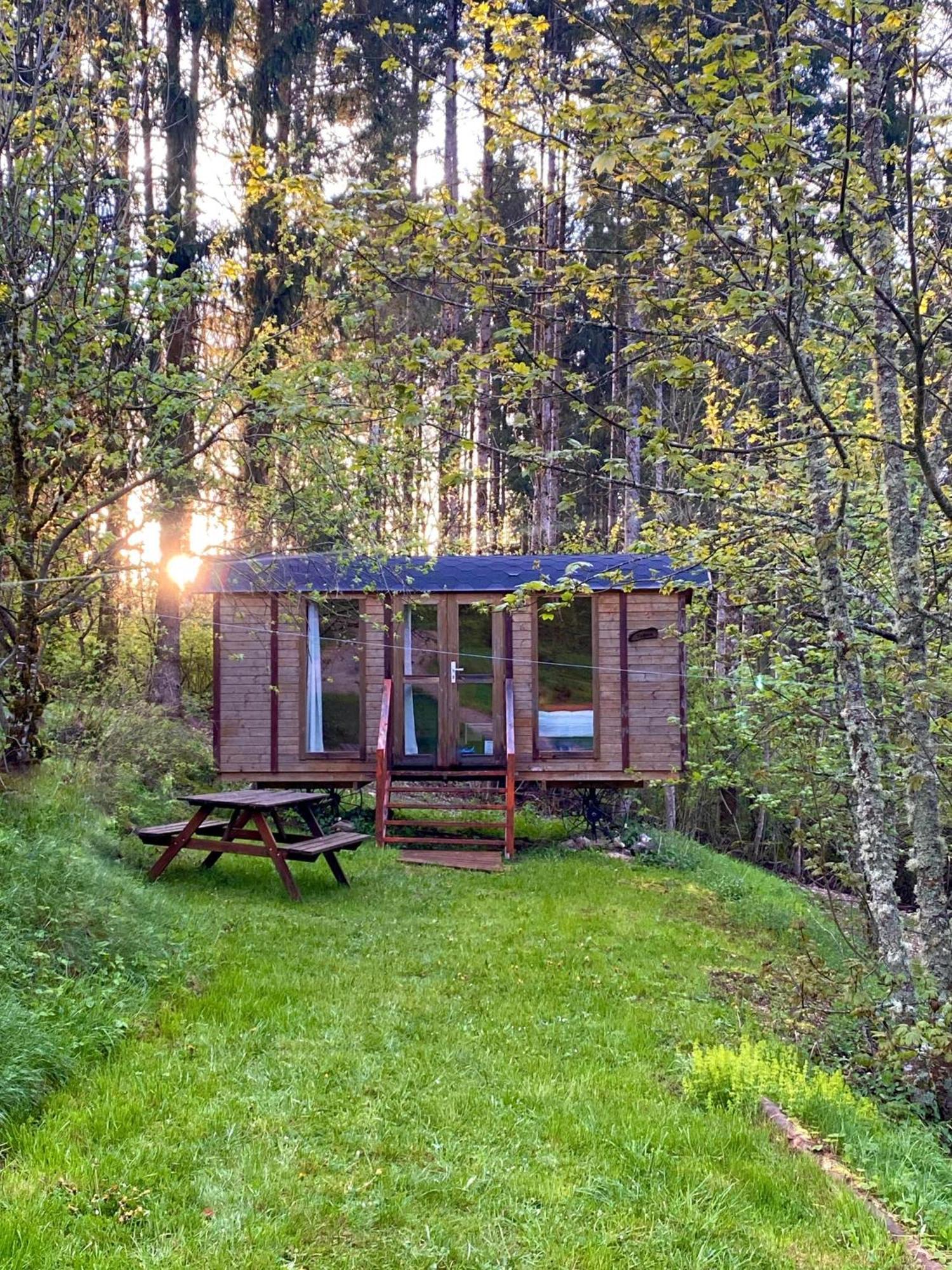 Camping-Chalets La Faviere Lac des Rouges Truites Exterior foto